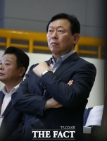  신동빈 롯데 회장, 10억 들여 자사주 매입 '책임 경영 강화'