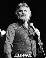  '美 컨트리 거목' 케니 로저스, 노환으로 타계