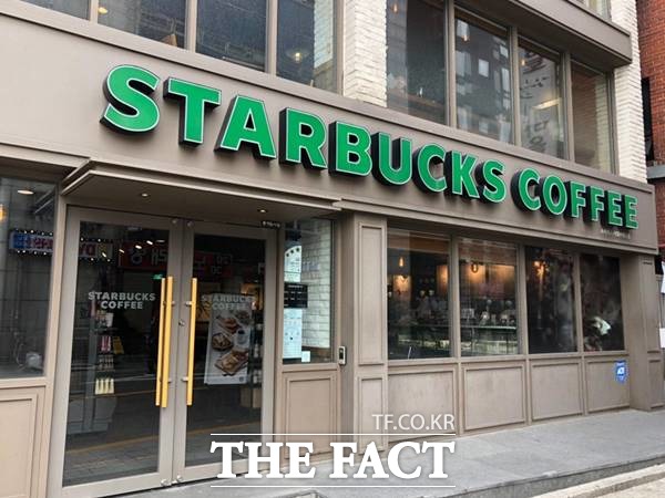 오는 10월부터 커피전문점, 제과점 등에서 쌓은 마일리지를 해외주식에 소액으로 투자할 수 있게 된다. /이진하 기자