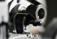  [TF초점] '코로나19 여파' 전 세계 영화계 첩첩산중