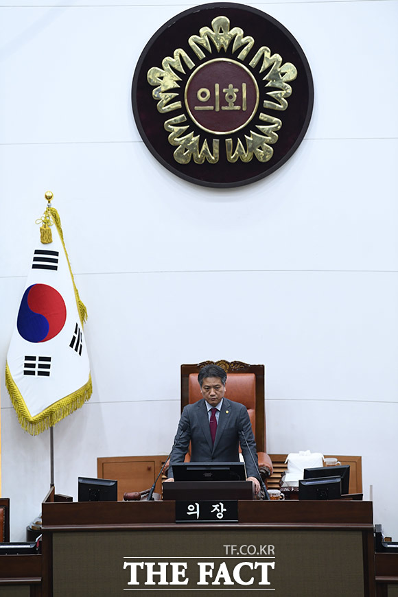 개회사하고 있는 신원철 서울시의회 의장