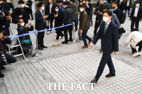 [TF포토] 법정 향하는 김경수 경남도지사