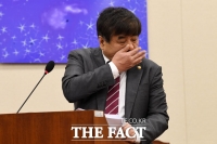 [TF포토] 기침 막는 한상혁