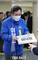 [TF포토] 후보자 등록 신청하는 이낙연 후보