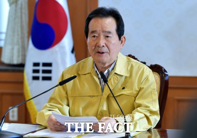 정세균 국무총리는 4월 1일 자정부터 한국으로 들어오는 모든 입국자는 2주간 자가격리를 해야 한다고 밝혔다. /이덕인 기자