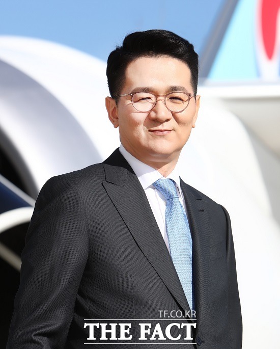 조원태 한진그룹 회장이 29일 담화문을 통해 주주들에게 감사의 인사를 전하면서 위기의 파고를 넘기 위해 전 임직원들과 함께 모든 역량을 집중하고, 뼈를 깎는 자구 노력도 병행할 것이라며 경영정상화 의지를 드러냈다. /한진그룹 제공