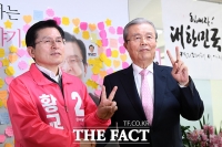 [TF사진관] 김종인, 황교안 만나 '승리의 브이'