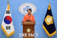 [TF포토] 자가격리 해제 후 첫 기자회견하는 안철수