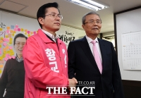 [TF포토] 두 손 맞잡은 황교안-김종인