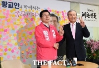 [TF포토] 황교안 캠프 방문한 김종인 총괄선대위원장