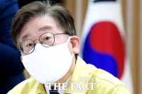  이재명 '인권침해' vs 진중권 '도민 신경 써라'…조국 놓고 공방