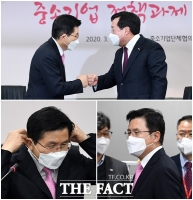 [TF사진관] 황교안, '마스크와 사회적 거리두기는 선택 아닌 필수'