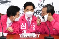 [TF포토] 선거대책 논의하는 황교안-신세돈