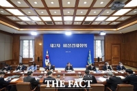  文대통령, 30일 소득하위 70% 100만 원 지원 결정