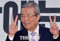 [TF포토] 김종인, '승리의 브이'