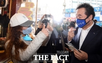 [TF사진관] 이낙연, 시민과 상인들이 함께한 즐거운 시장 방문