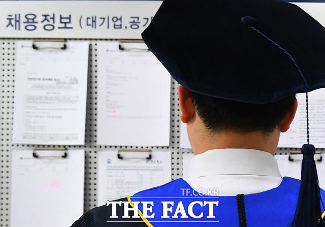 일부 기업들이 공채를 하나둘 시작하고 있지만, 아직 상당수가 채용 관련 일정을 확정하지 못하고 있다. /더팩트 DB