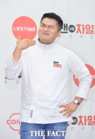  이원일 셰프♥김유진 PD, 결혼식 8월로 연기…8월 웨딩마치