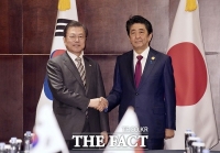  [TF초점] 코로나 비상…주목되는 文대통령·아베 리더십