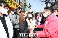 [TF포토] 청년 지지자들 만난 황교안 후보