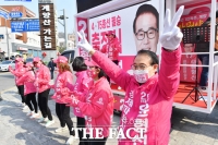 [TF포토] 유세 펼치는 윤형선 계양을 후보