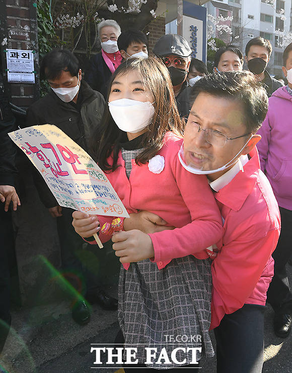 한번 안아줘야겠네~