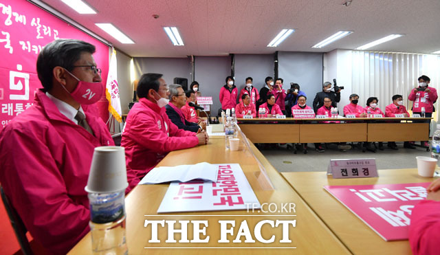 김종인 대표 발언 듣는 인천 지역구 후보들