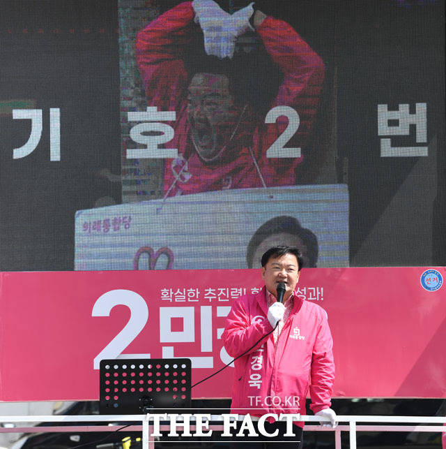 지지 호소하는 민경욱 후보