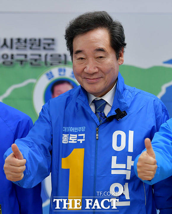 자신감 찬 미소.