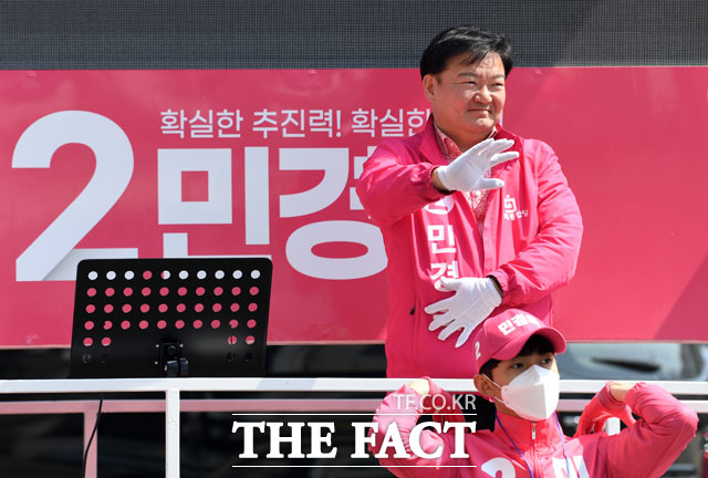 지지 호소하는 민경욱 후보