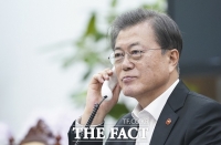  文대통령, 베트남 총리와 통화 '기업인 입국 조치 감사'