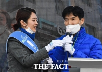 [TF사진관] '아내 위한 자작시까지', 든든한 지원 받은 고민정