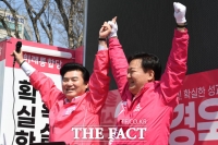 [TF포토] 민경욱 지원나선 원유철