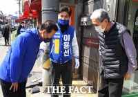 [TF포토] 지원 유세 나선 '라떼는! 유세단' 원혜영 단장