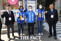 [TF포토] 강선우 강서갑 국회의원 후보 지원 유세 나선 원혜영 의원
