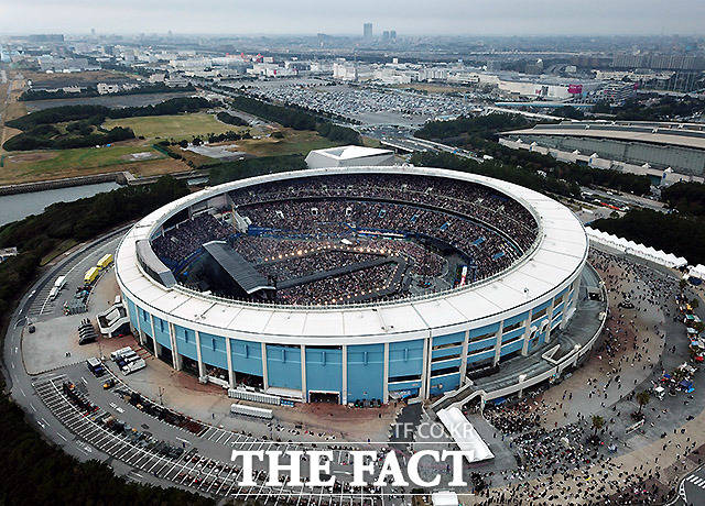 일본 프로야구의 개막이 추가 연기됐다. 벌써 세번째 연기다. 사진은 지바현의 조조 마린 스타디움 전경. /이효균 기자