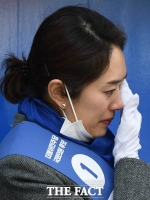 [TF사진관] '세월호 언급'에 눈물을 보이는 고민정 후보