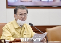  文대통령 '코로나19 감염 의료진 희생, 애석하고 비통'