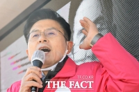 [TF포토] 유세 펼치는 황교안