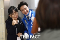 [TF포토] 오영환, '기념사진 찰칵'