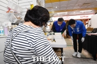 [TF포토] 표창원-오영환, '나란히 90도 인사'