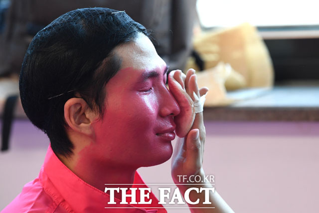 핑크로 물들고 있는 미래한국당 당직자...