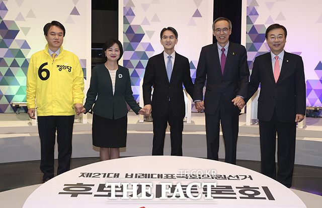 토론 주제는 경제 위기 극복 및 복지 대책