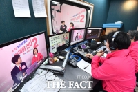 [TF사진관] 유튜브 '오른소리' 녹화하는 나경원