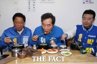 [TF포토] 이낙연, '파주 후보들과 순대국 점심'