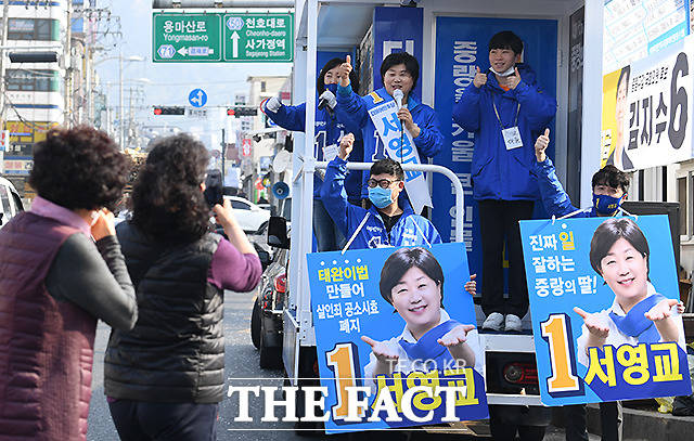 중랑구민들 응원받는 서영교 모자