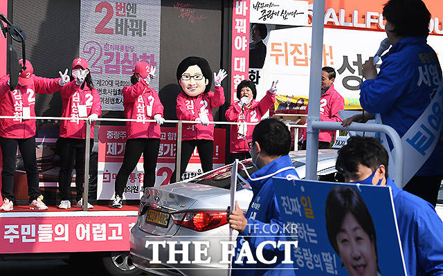 어때요? 김삼화 후보와 꼭 닮았죠?