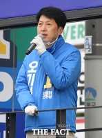 [TF포토] 사회적 거리두기 호소하는 오기형