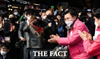 [TF포토] 지지자들에게 박수 갈채받는 황교안