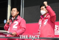 [TF포토] 지상욱 지원사격 나선 황교안 대표